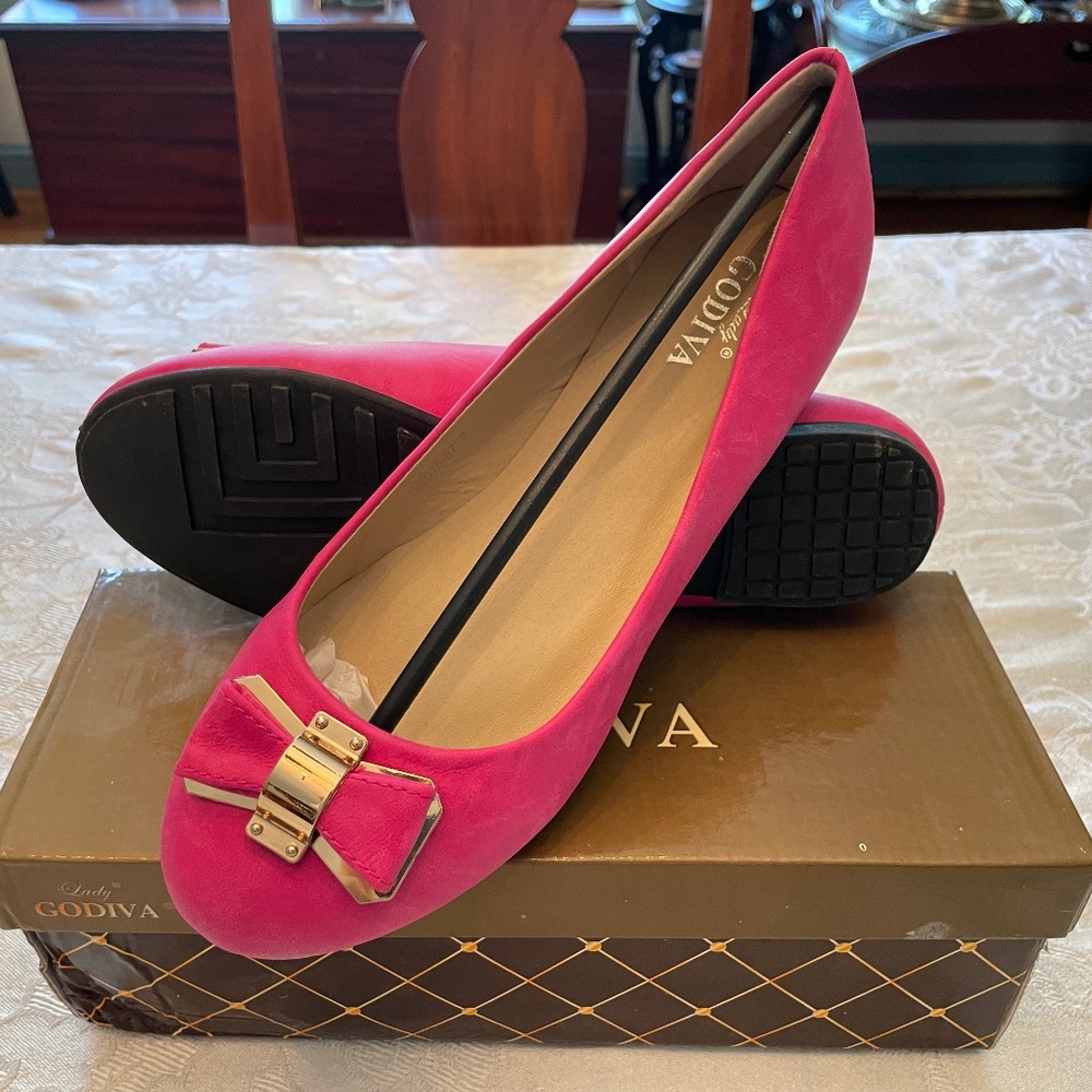Lady Godiva omen’s Fuchsia Flats Size 9 New with Original Box